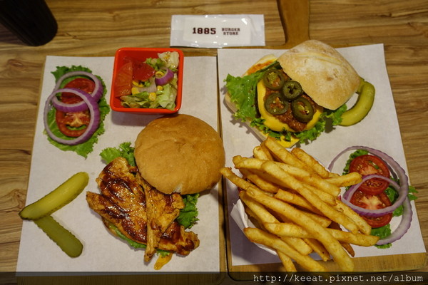▲台北1885 burger store 南京店。(图/老K提供)
