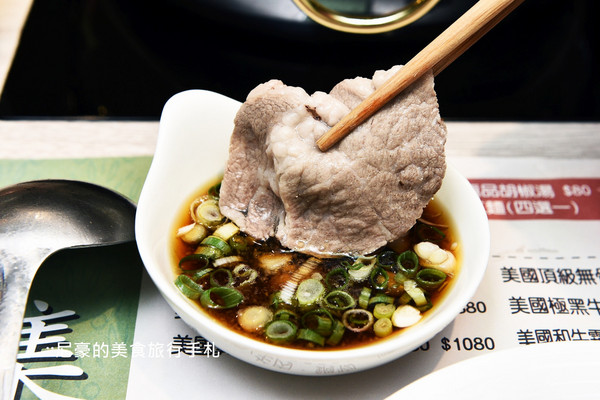 ▲台北藤集火锅大分量顶级肉品新鲜海鲜。(图/尼豪提供)