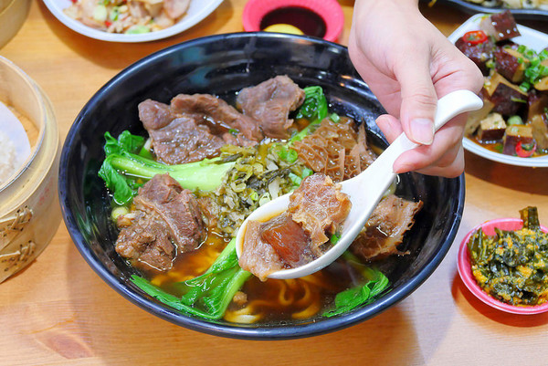 ▲台中大四喜牛肉面东海夜市 。(图/橘子狗爱吃糖提供)