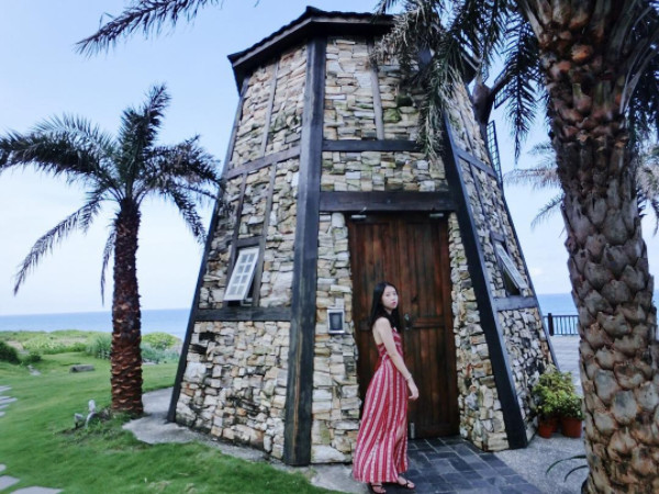 ▲花莲斯图亚特海洋庄园,有无边际泳池。(图/IG@levodopa_提供,请勿随意翻拍,以免侵权)