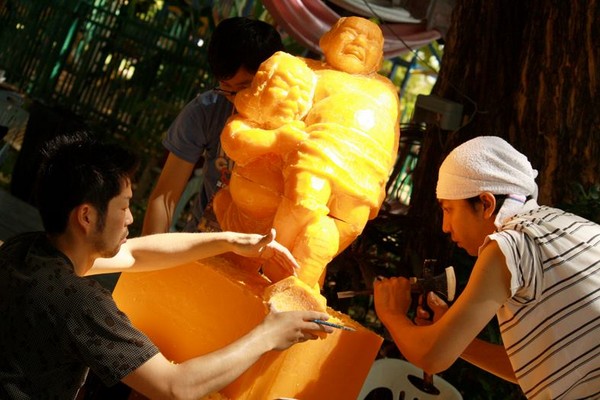 ▲乌汶国际蜡烛雕塑和蜡烛游行节。(图/取自《Ubon Ratchathani Candle Festival》脸书专页)