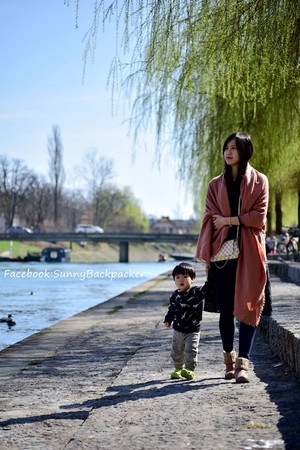 赖启文和赖玉婷夫妇带着三个小孩环游世界。(图/Sunny 背包流浪记提供)