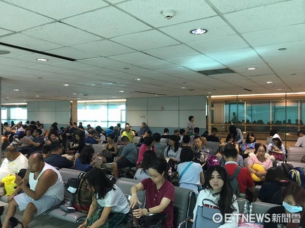 ▲桃园国际机场,桃园机场,出国,出国人潮,机场人潮,桃机。(图/记者陈涵茵摄)