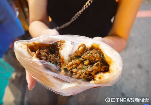 ▲正妹推荐中坜美食。(图/翻摄自Ann 安秋粉丝专页)