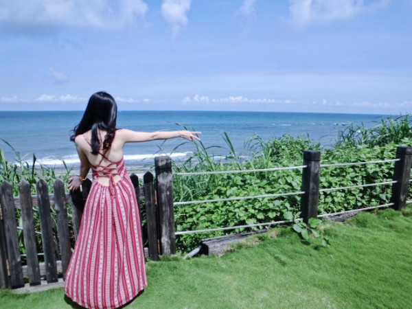 ▲花莲斯图亚特海洋庄园,有无边际泳池。(图/IG@levodopa_提供,请勿随意翻拍,以免侵权)