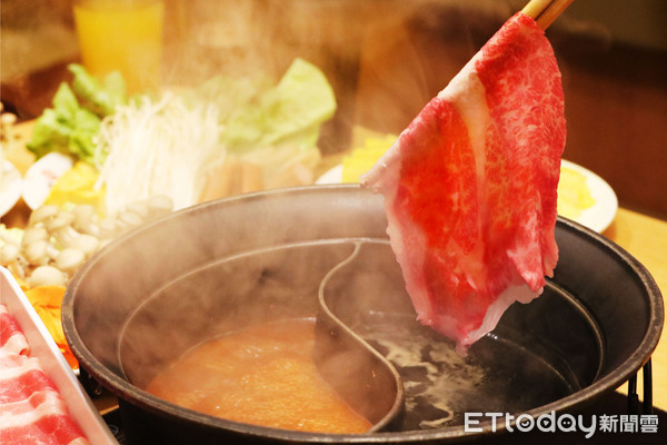 ▲台南人限定 温野菜三人同行免费送日本和牛。(图/东京牛角提供)
