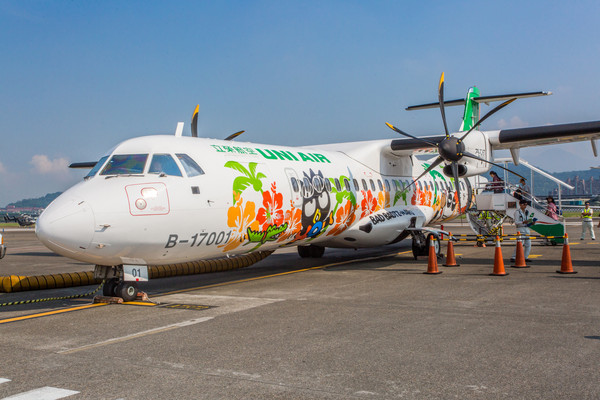 ▲立荣航空,旅客登机,松山机场国内线,国内航班。（图／记者林世文摄）