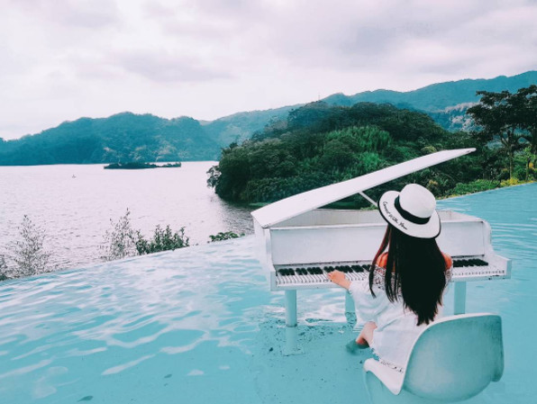 ▲匀净湖景观餐厅民宿。(图/IG@by.hanayang提供,请勿任意翻摄)