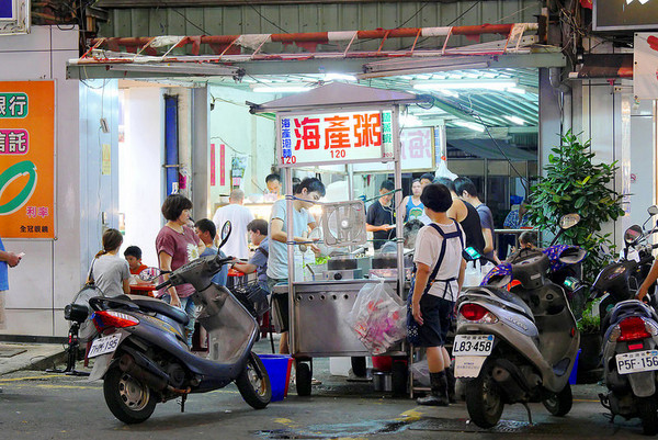 ▲ 高雄中山路夜市海产粥。(图/橘子狗爱吃糖提供)