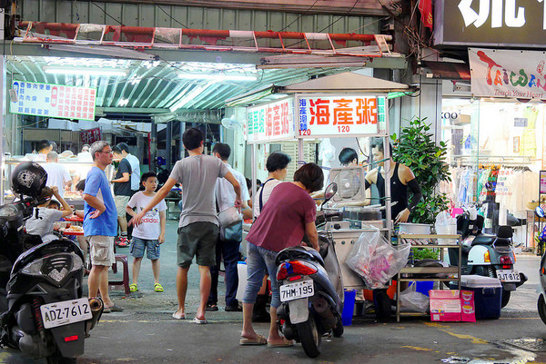 ▲ 高雄中山路夜市海产粥。(图/橘子狗爱吃糖提供)