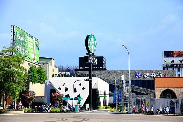 星巴克咖啡台中市政店。(图/萍子)