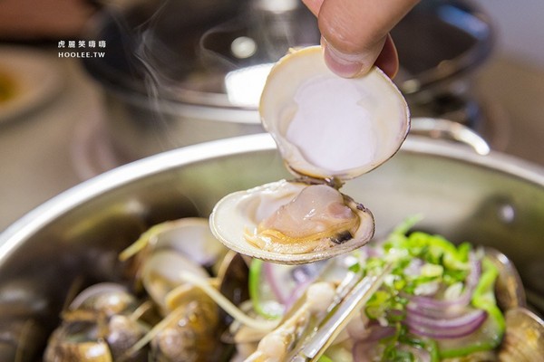 鲨嗑海鲜锅物。(图/虎丽笑嗨嗨)
