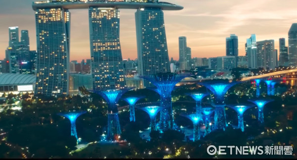 ▲新加坡航空全新安全示范影片。（图／翻摄自YouTube-New In-flight Safety Video | Singapore Airlines）