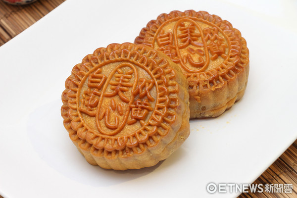 ▲%济佬脑卤? 双黄白莲蓉月饼 ,漫威卡漫月饼系列。(图/记者黄士原摄)