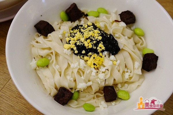 NoodleMix 礼面作。（图／影子）