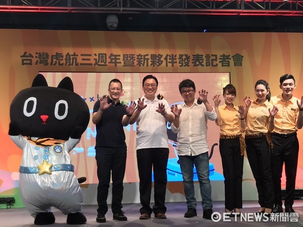▲台湾虎航开航三周年，台湾虎航董事长张鸿钟宣布台湾虎航加入新伙伴宇宙探险家Kuroro。（图／记者赖文萱摄）