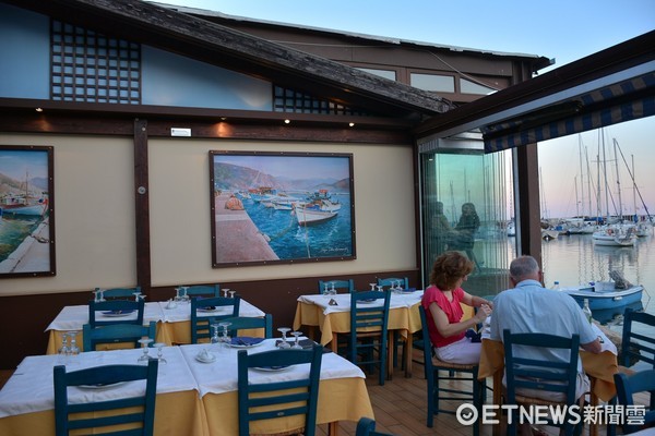 ▲希腊雅典小渔港Mikrolimano,4 brothers restaurant。(图/记者李姿仪摄)