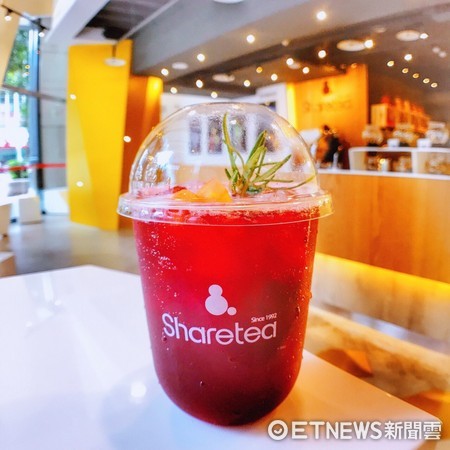 ▲%肌坝haretea歇脚亭”，2017年Sharetea将品牌拉回台湾发原地，在东区打造一间像咖啡厅的Sharetea全球旗舰总店。（图／记者黄士原摄）