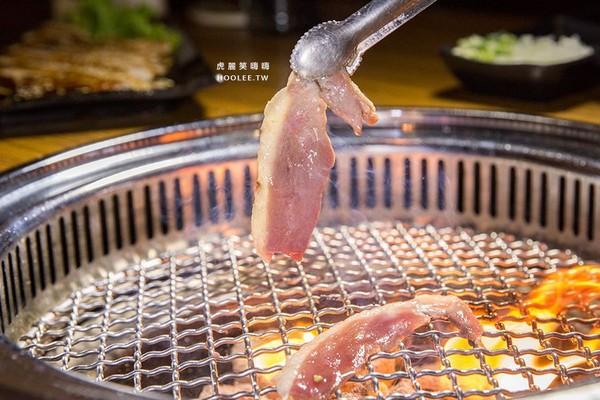 ▲万两炭火烧肉。（图／虎丽笑嗨嗨提供）