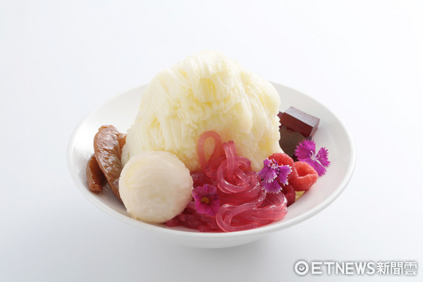 凤梨杨桃覆盆莓冰面。(图／台南晶英提供)