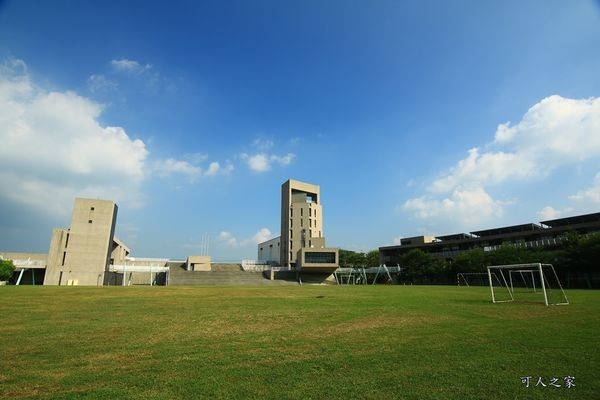 ▲嘉义新港艺术高中空中彩虹跑道。(图/可人之家提供)