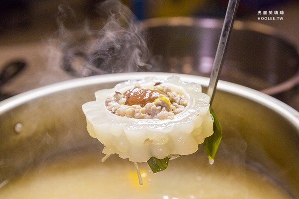 鲨嗑海鲜锅物。(图/虎丽笑嗨嗨)