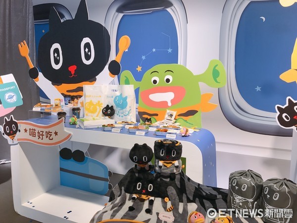 ▲台湾虎航第20条航线开航高雄-福冈　新伙伴太空猫Kuroro加入。（图／记者赖文萱摄）