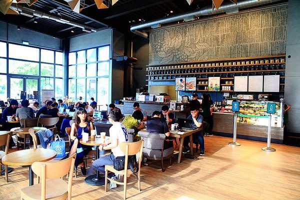 星巴克咖啡台中市政店。(图/萍子)