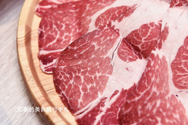 ▲台北藤集火锅大分量顶级肉品新鲜海鲜。(图/尼豪提供)