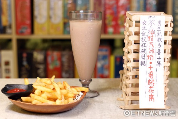 ▲懒日子桌游店推出“脱鲁套餐”。(图/记者华少甫摄)