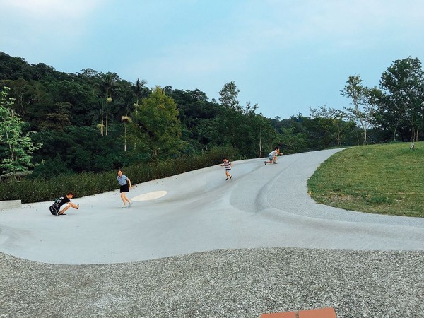 宜兰礁溪龙潭湖风景区,龙掌坡,大碗公溜滑梯(图/记者蔡玟君摄)
