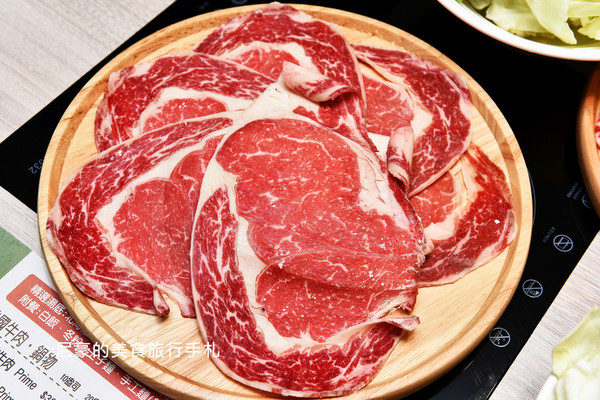 ▲台北藤集火锅大分量顶级肉品新鲜海鲜。(图/尼豪提供)