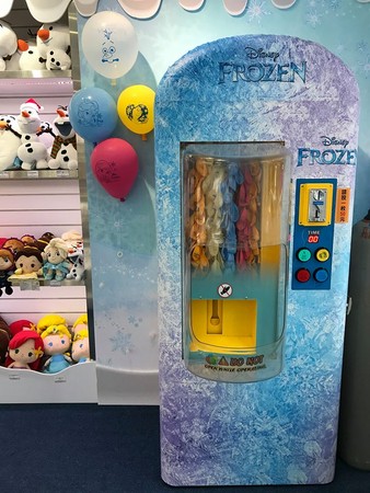 ▲冰雪奇缘冰纷派对东区快闪。(图/野兽国提供)