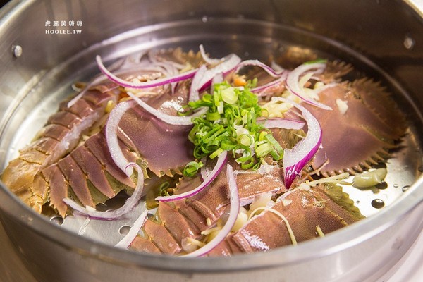 鲨嗑海鲜锅物。(图/虎丽笑嗨嗨)