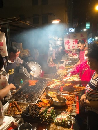 ▲高雄五甲地区南光街夜市。(图/高雄美食地图提供)