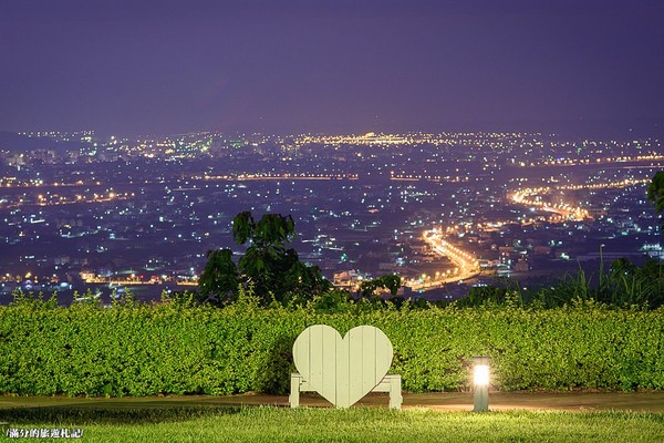 ▲桃竹苗夜景景点餐听。(图/满分的旅游札记提供)