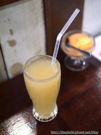▲台北何家排骨酥、雪王冰淇淋。（图／三高Sir提供）