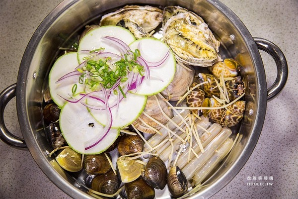 鲨嗑海鲜锅物。(图/虎丽笑嗨嗨)