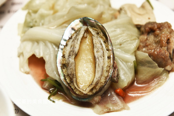 ▲台北藤集火锅大分量顶级肉品新鲜海鲜。(图/尼豪提供)