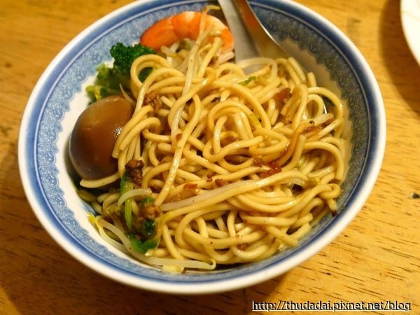 江川肉燥饭、候夜担仔面。(图/三高Sir)