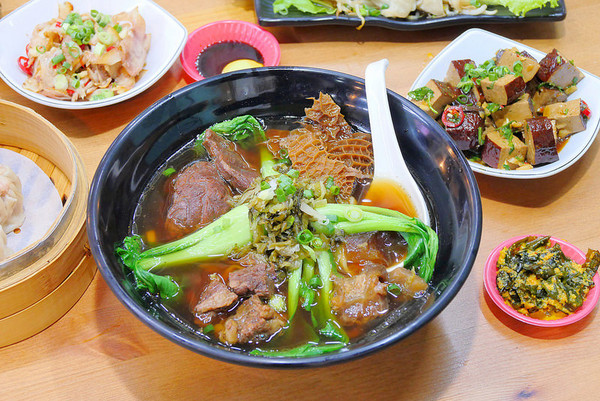 ▲台中大四喜牛肉面东海夜市 。(图/橘子狗爱吃糖提供)