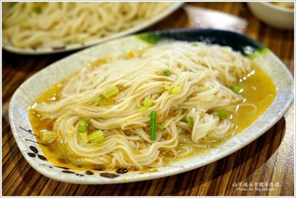 ▲新北市 山羊成全羊馆羊肉炉(中和莒光店)。（图／大口提供）