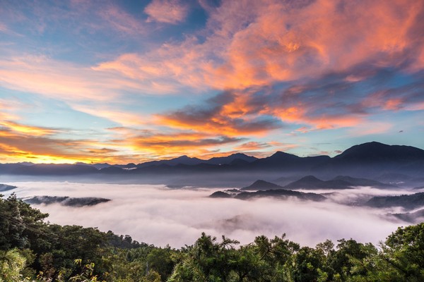金龙山日出观景平台。(图/网友ig ygt1016 提供,请勿任意翻摄,以免侵权。)