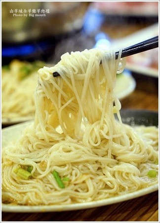 ▲新北市 山羊成全羊馆羊肉炉(中和莒光店)。（图／大口提供）