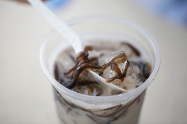新加坡旅游-牛车水熟食中心、中\锹呈谐 ⒚朗场⑻厣?〉辏ㄍ迹?钦吡质牢纳悖? width=