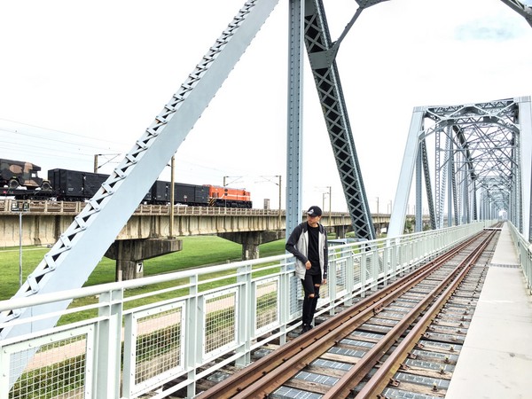 ▲大树旧铁桥。（图／IG@hsienyang__0823提供，请勿随意翻拍，以免侵权。）