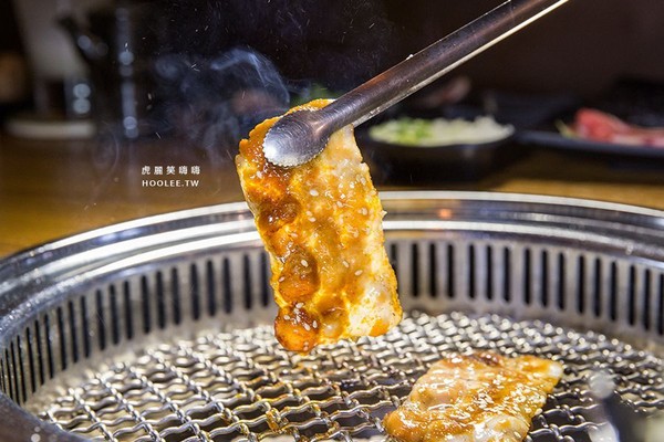 ▲万两炭火烧肉。（图／虎丽笑嗨嗨提供）
