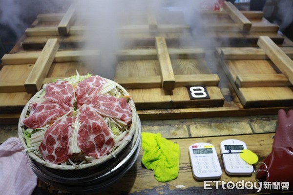 ▲%急鸶?赜?侠憩地狱蒸,地狱蒸し工房铁轮。(图/记者蔡玟君摄)