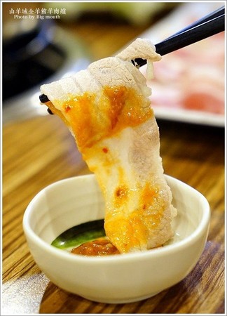▲新北市 山羊成全羊馆羊肉炉(中和莒光店)。（图／大口提供）