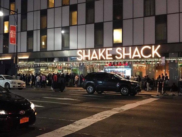 ▲纽约必吃美食的汉堡专卖店Shake Shack。(图/Tim提供)